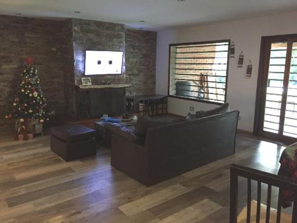 BARRIO LINKS - HERMOSA CASA EN UNA PLANTA - GRAN PARQUE Y PISCINA
