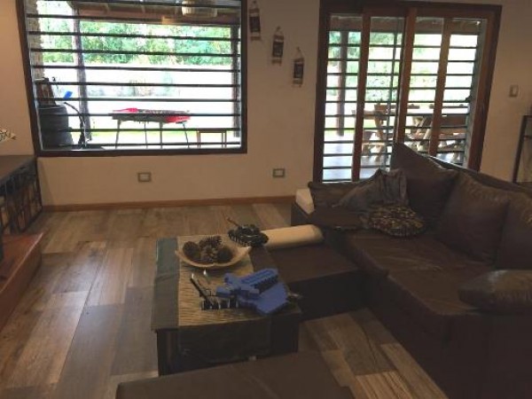 BARRIO LINKS - HERMOSA CASA EN UNA PLANTA - GRAN PARQUE Y PISCINA