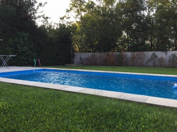 BARRIO LINKS - HERMOSA CASA EN UNA PLANTA - GRAN PARQUE Y PISCINA