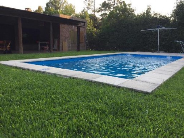 BARRIO LINKS - HERMOSA CASA EN UNA PLANTA - GRAN PARQUE Y PISCINA