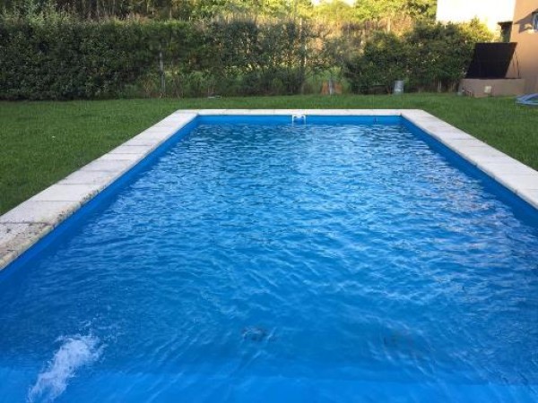 BARRIO LINKS - HERMOSA CASA EN UNA PLANTA - GRAN PARQUE Y PISCINA