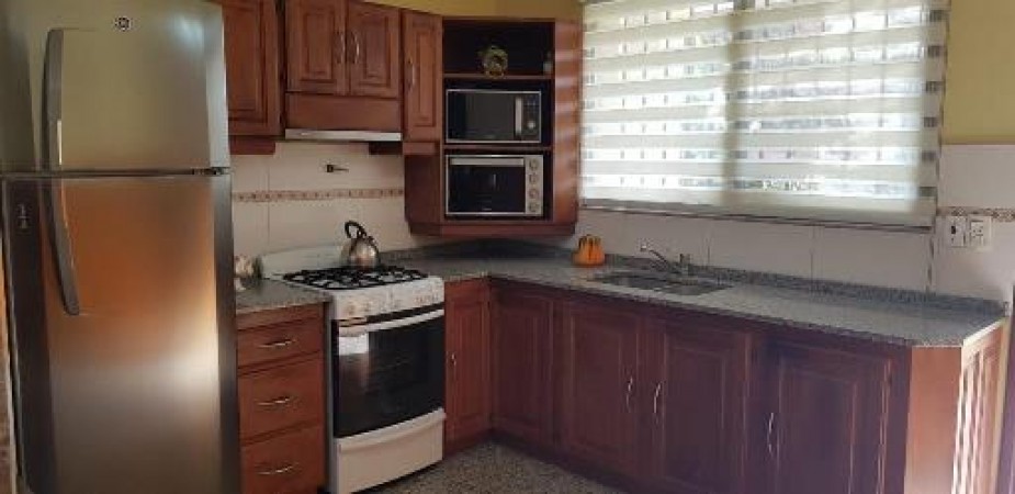 EXCELENTE PROPIEDAD - PERMUTA CASA / LOTE BARRIO CERRADO en CANNING