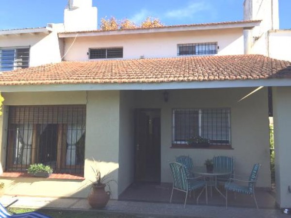 EXCELENTE PROPIEDAD - PERMUTA CASA / LOTE BARRIO CERRADO en CANNING