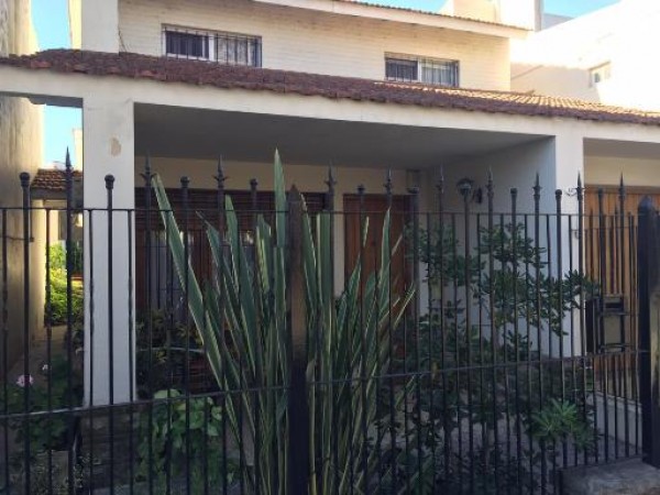 EXCELENTE PROPIEDAD - PERMUTA CASA / LOTE BARRIO CERRADO en CANNING