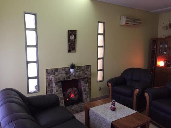 EXCELENTE PROPIEDAD - PERMUTA CASA / LOTE BARRIO CERRADO en CANNING