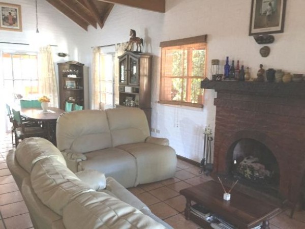 CHALET DE TRES DORMITORIOS - QUINCHO GRAN PARQUE CON PILETA
