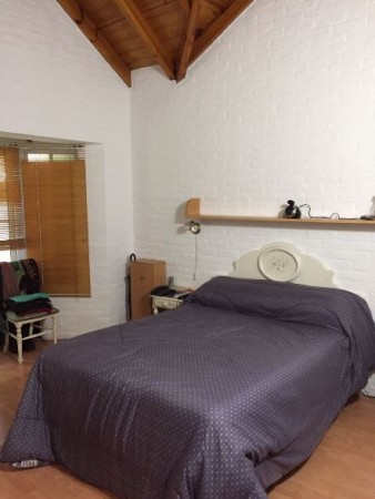 CHALET DE TRES DORMITORIOS - QUINCHO GRAN PARQUE CON PILETA