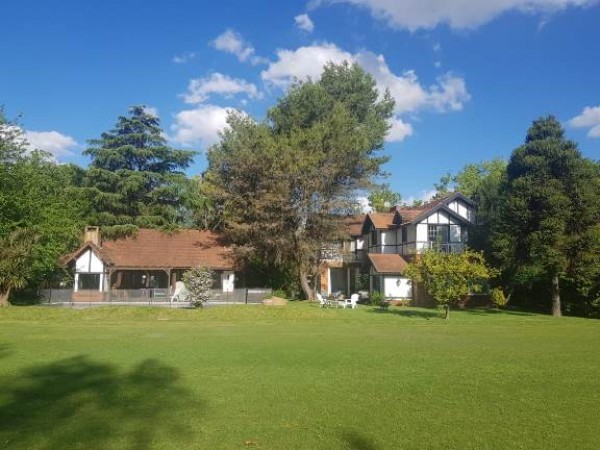 VENTA / ALQUILER ANUAL St THOMAS NORTE- HERMOSA CASA CON INCREIBLE PARQUE Y GRAN QUINCHO