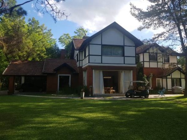 VENTA / ALQUILER ANUAL St THOMAS NORTE- HERMOSA CASA CON INCREIBLE PARQUE Y GRAN QUINCHO