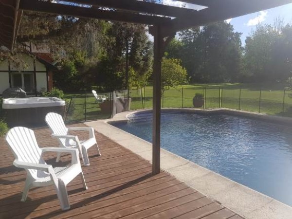 VENTA / ALQUILER ANUAL St THOMAS NORTE- HERMOSA CASA CON INCREIBLE PARQUE Y GRAN QUINCHO