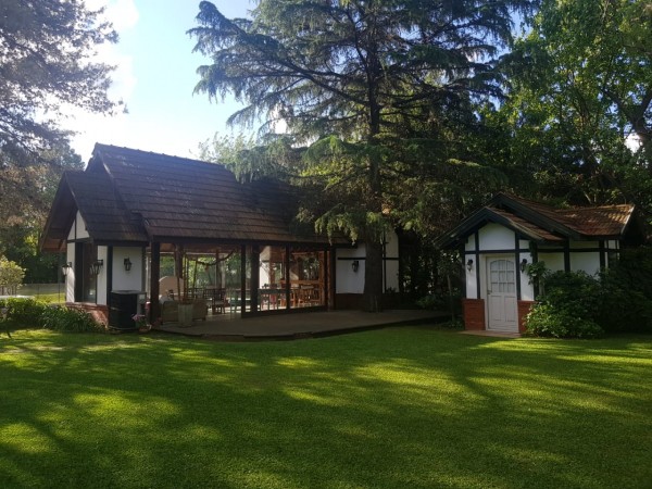 VENTA / ALQUILER ANUAL St THOMAS NORTE- HERMOSA CASA CON INCREIBLE PARQUE Y GRAN QUINCHO