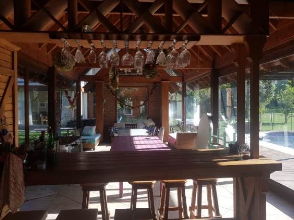 VENTA / ALQUILER ANUAL St THOMAS NORTE- HERMOSA CASA CON INCREIBLE PARQUE Y GRAN QUINCHO