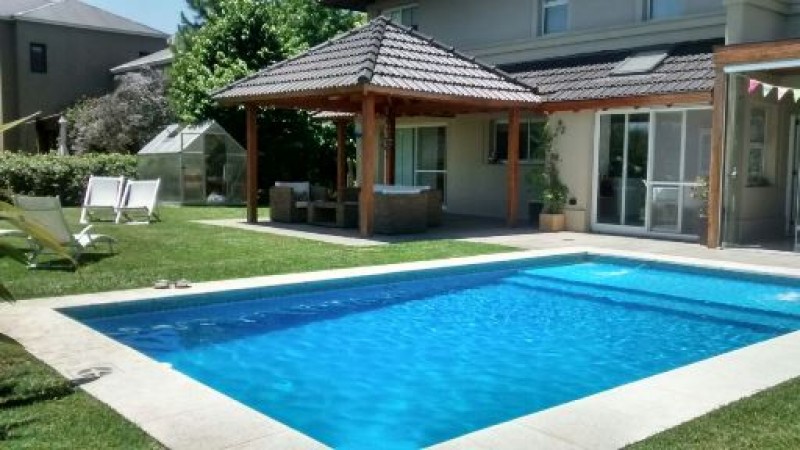 OPORTUNIDAD EL ROCIO !!!!! Hermosa casa de dos plantas con piscina