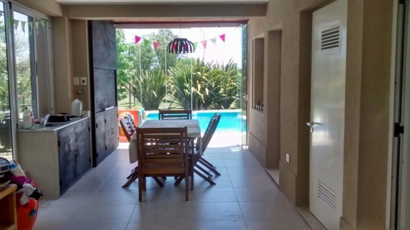 OPORTUNIDAD EL ROCIO !!!!! Hermosa casa de dos plantas con piscina