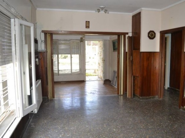 CHALET EN EXCELENTE UBICACIÓN EN MONTE GRANDE