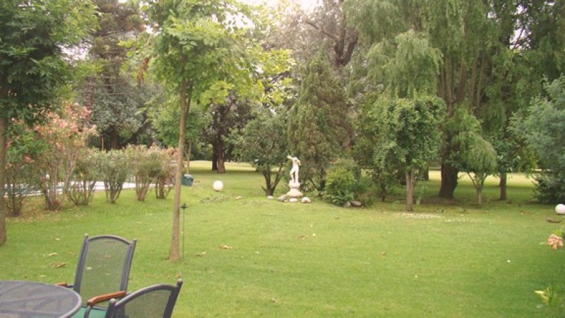 OPORTUNIDAD en EL OMBU - Gran parque al golf