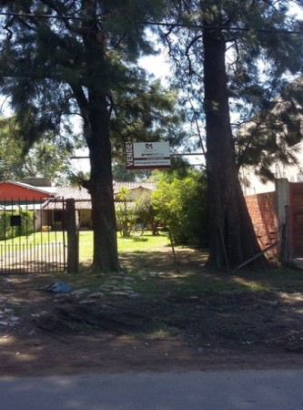 CASA SOBRE EXCELENTE LOTE A DOS CALLES - IDEAL INVERSORES