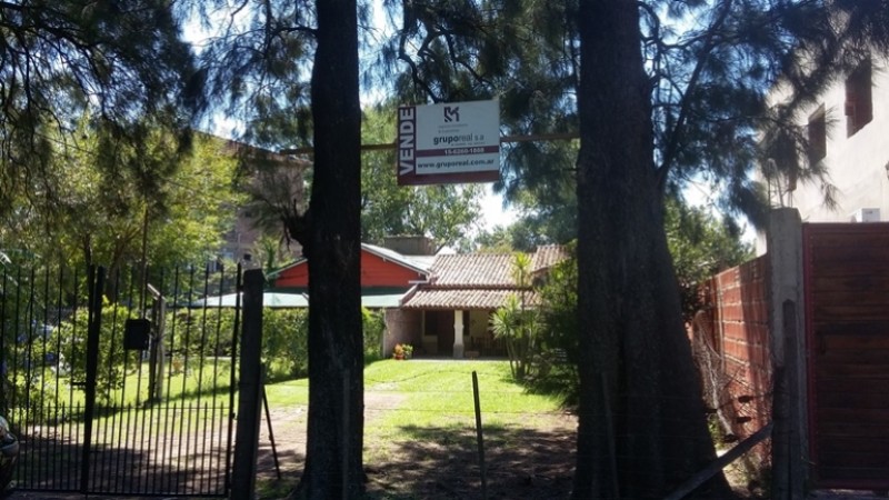 CASA SOBRE EXCELENTE LOTE A DOS CALLES - IDEAL INVERSORES
