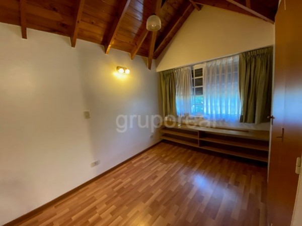 EL OMBU - Casa sobre parque de 1000m2, piscina y gran playroom