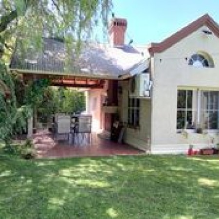 CAMPOS DE ECHEVERRIA - Casa en una Planta con gran parque y escritorio