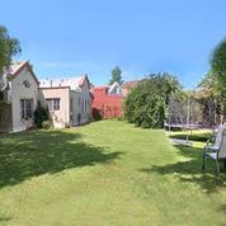 CAMPOS DE ECHEVERRIA - Casa en una Planta con gran parque y escritorio