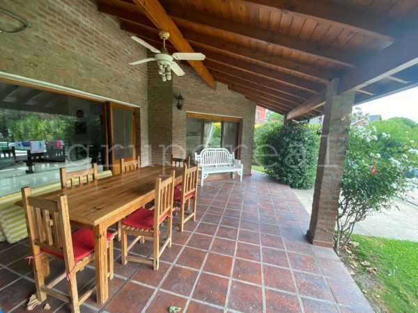 EL OMBU - Tres dormitorios en Planta Baja - Lote al golf