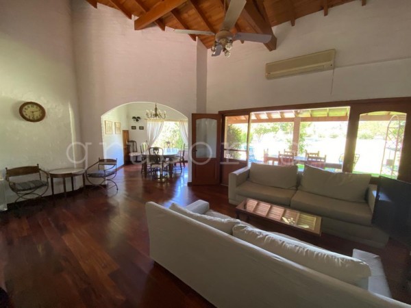 EL OMBU - Tres dormitorios en Planta Baja - Lote al golf