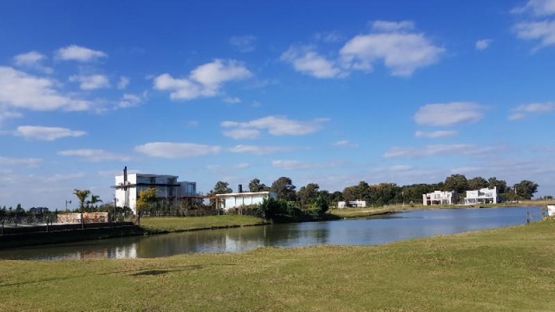 LA PROVIDENCIA - Lote en esquina todo a la laguna