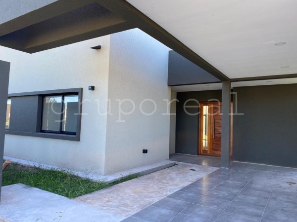SANTA RITA - Casa 3 dormitorios con patio interno