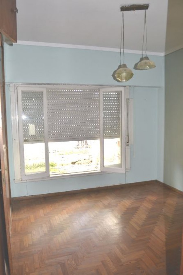 MONTE GRANDE - Chalet en excelente ubicacion