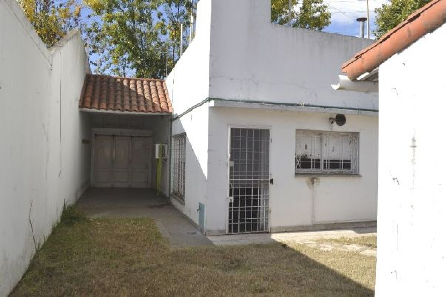 MONTE GRANDE - Chalet en excelente ubicacion