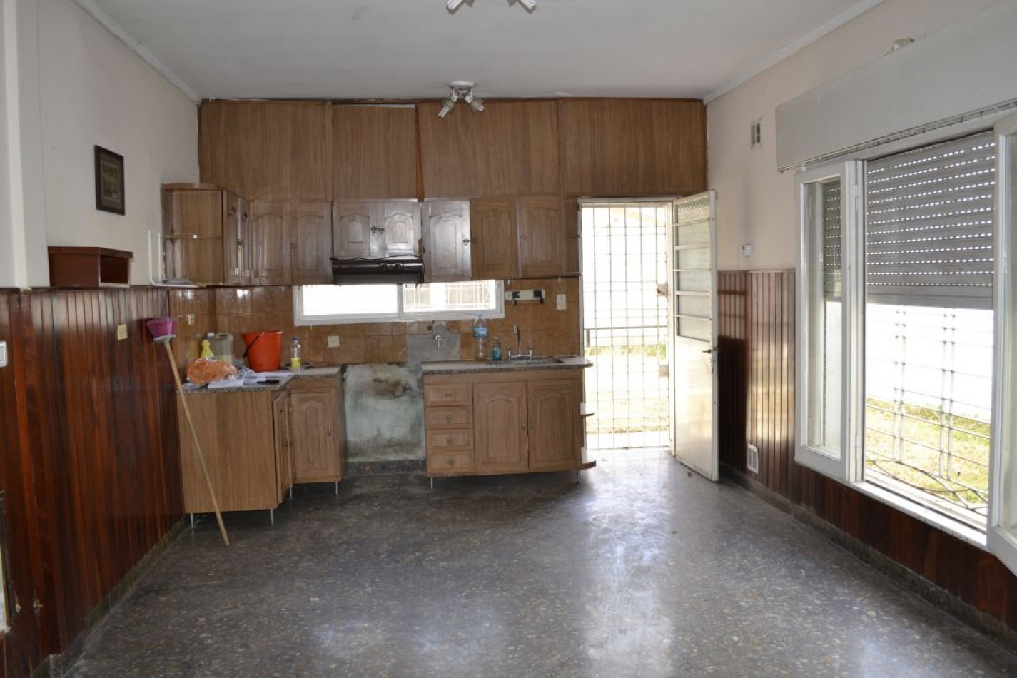 MONTE GRANDE - Chalet en excelente ubicacion