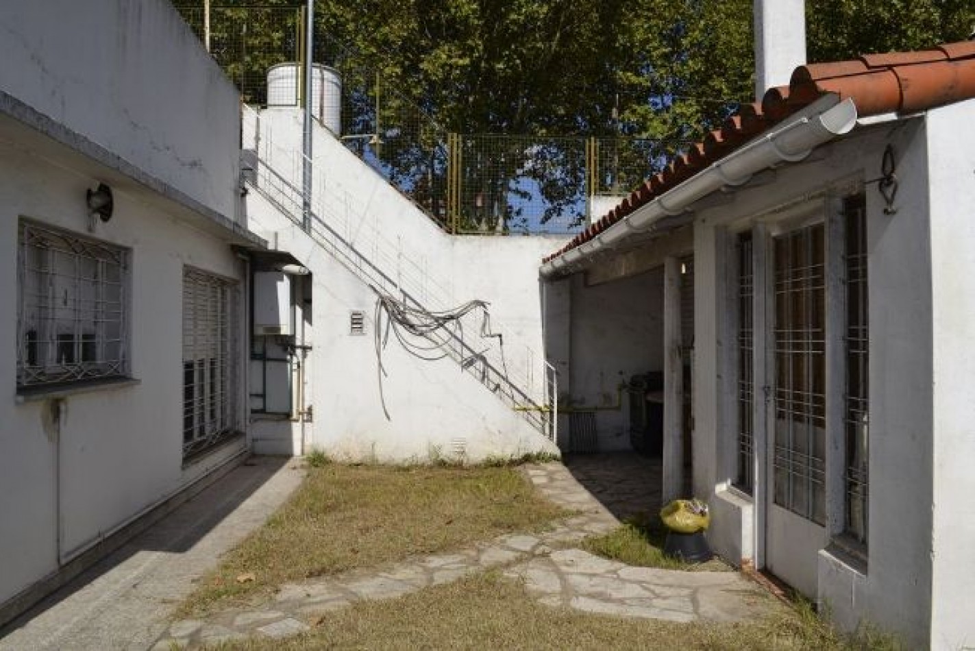 MONTE GRANDE - Chalet en excelente ubicacion