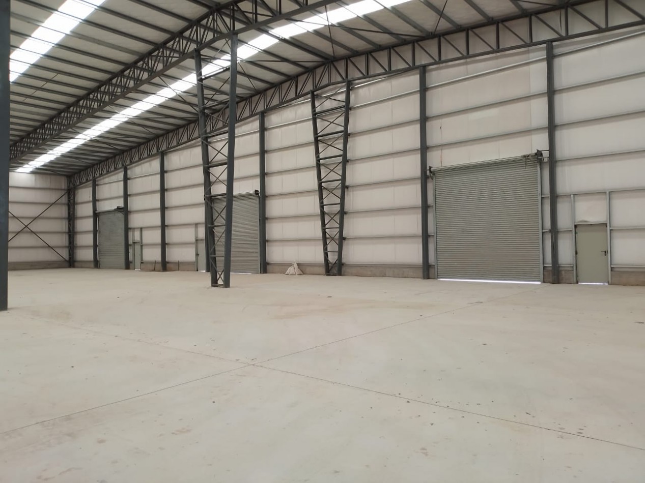 PARQUE INDUSTRIAL SAN VICENTE - Alquiler 2 Naves 5200 m2 c/u