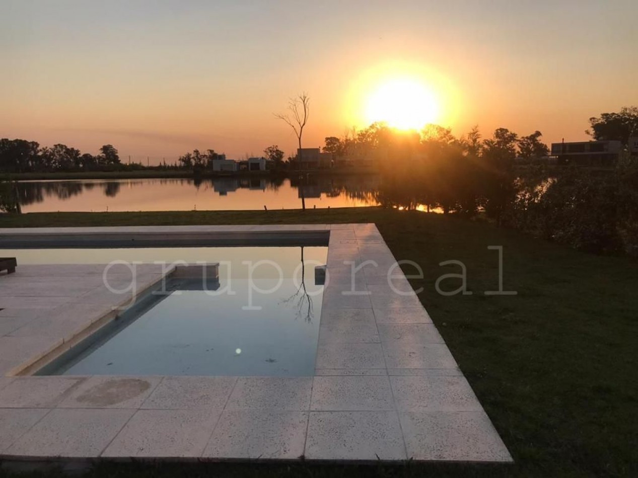 SANTO DOMINGO - Casa con fondo a la laguna