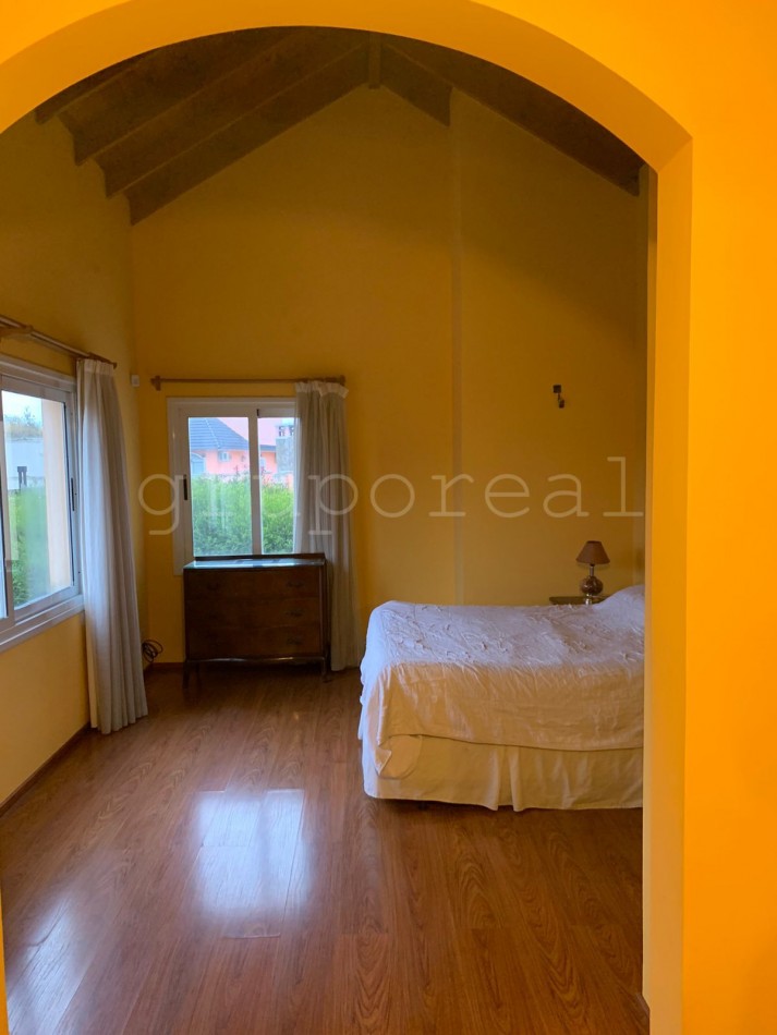 EL ROCIO - Casa estilo colonial sobre gran lote