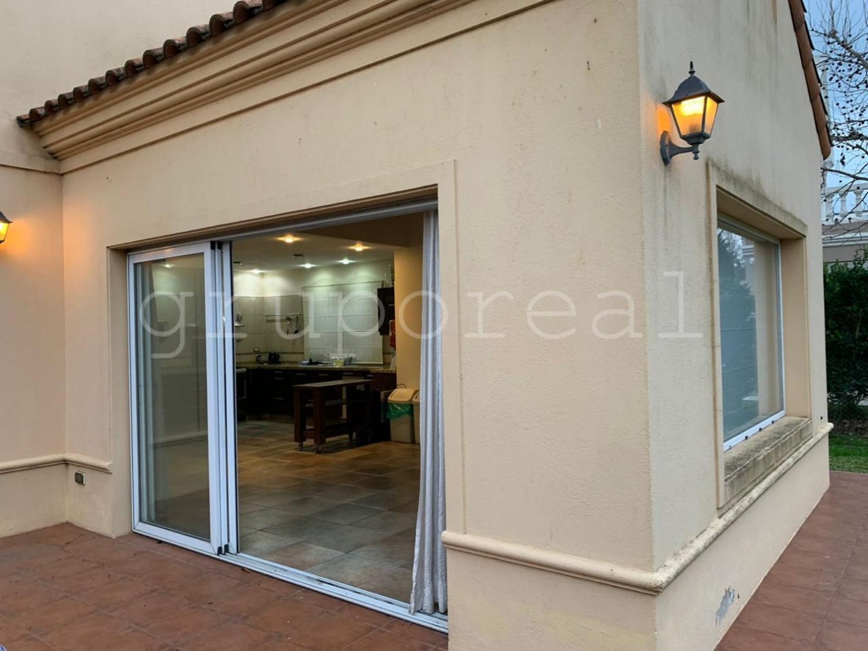 EL ROCIO - Casa estilo colonial sobre gran lote