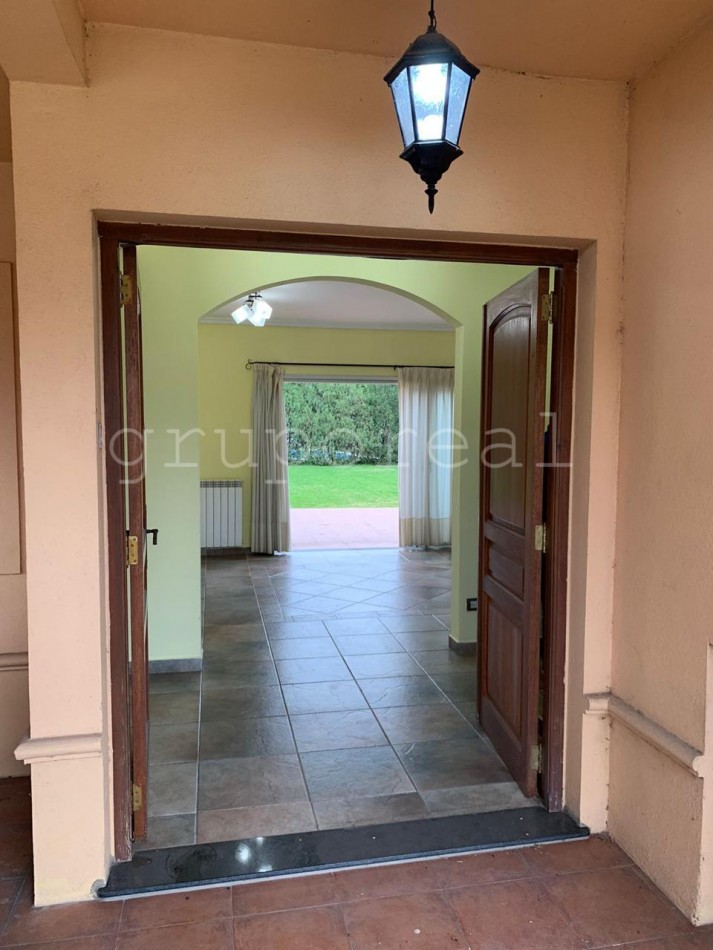 EL ROCIO - Casa estilo colonial sobre gran lote