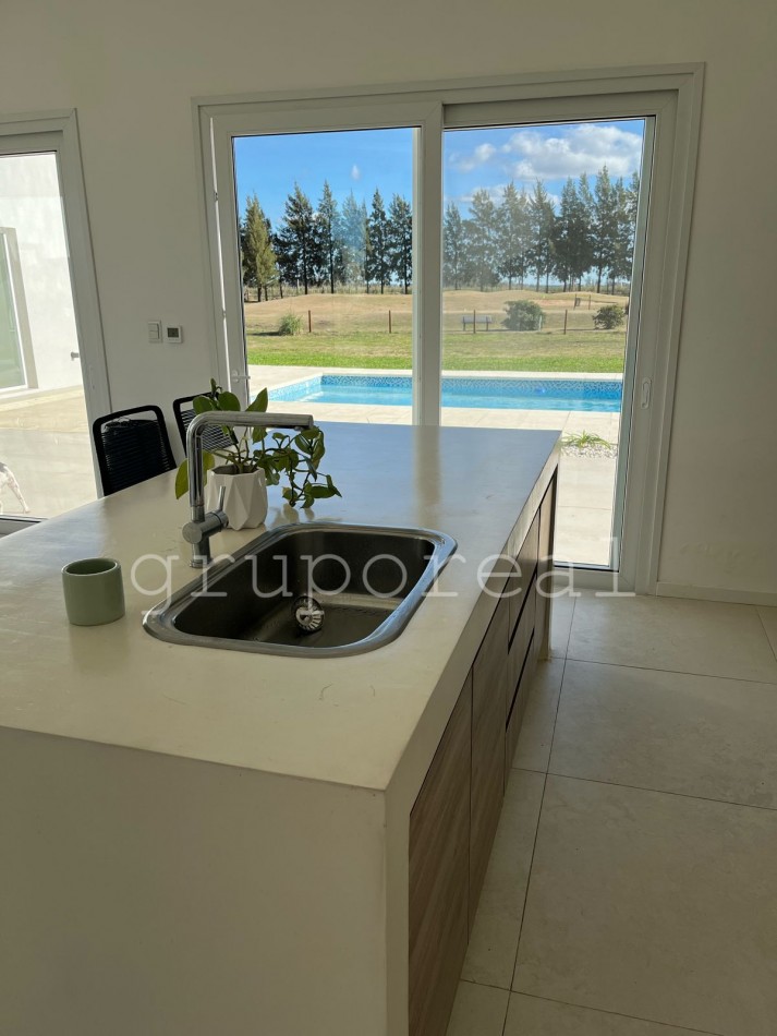 FINCAS DE SAN VICENTE GOLF - Propiedad en una planta . Gran parque y piscina