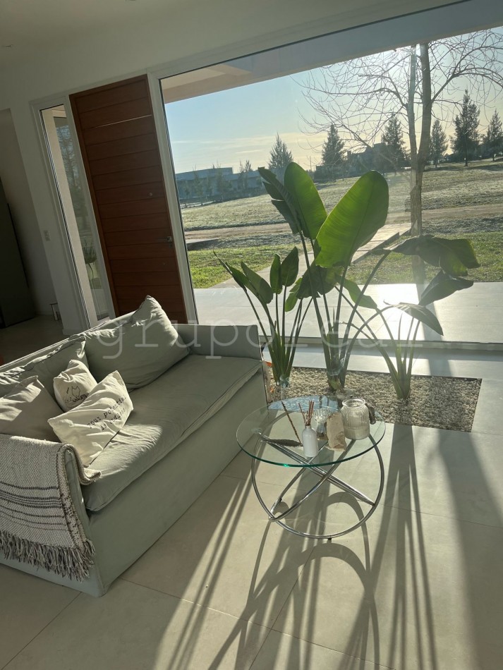 FINCAS DE SAN VICENTE GOLF - Propiedad en una planta . Gran parque y piscina