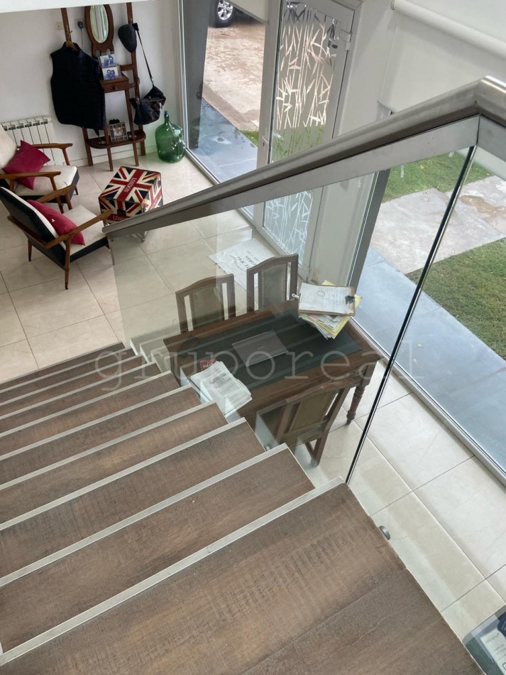 EL REBENQUE - Casa estilo moderno, superluminosa. Posibilidad de Permuta