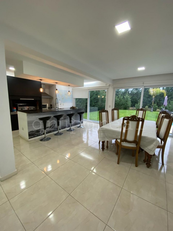 EL REBENQUE - Casa estilo moderno, superluminosa. Posibilidad de Permuta