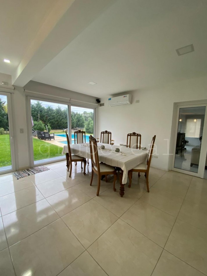 EL REBENQUE - Casa estilo moderno, superluminosa. Posibilidad de Permuta