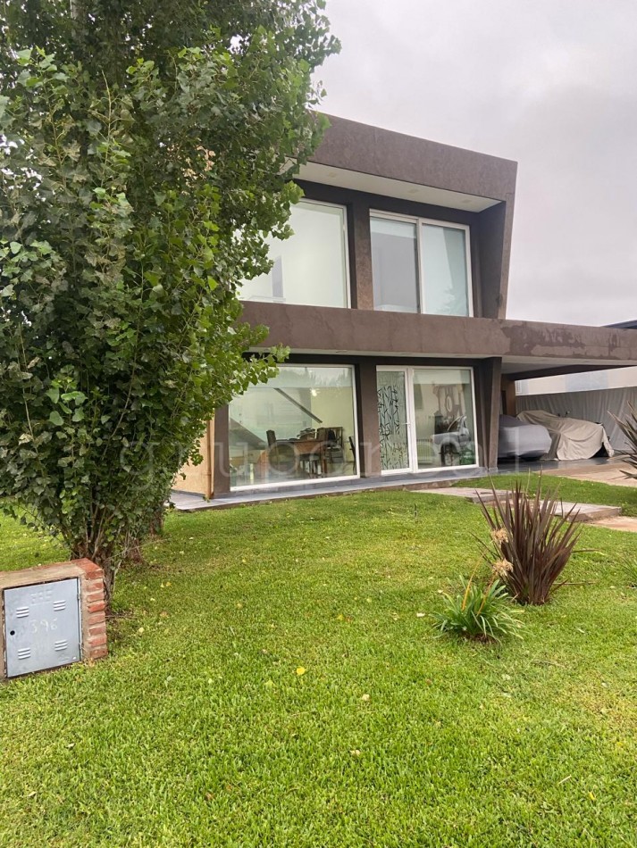 EL REBENQUE - Casa estilo moderno, superluminosa. Posibilidad de Permuta