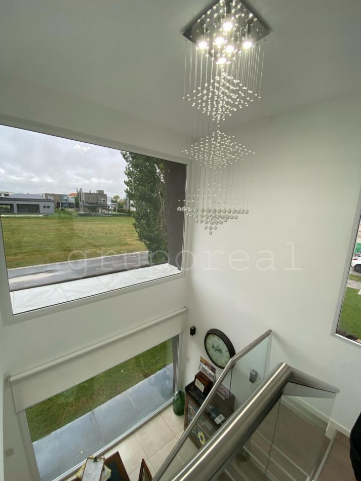 EL REBENQUE - Casa estilo moderno, superluminosa. Posibilidad de Permuta