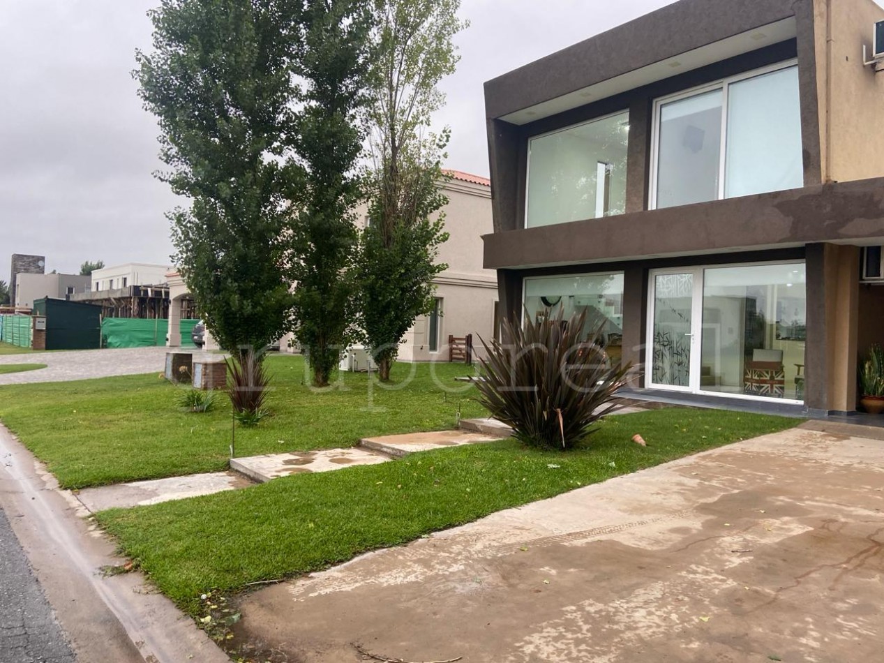 EL REBENQUE - Casa estilo moderno, superluminosa. Posibilidad de Permuta
