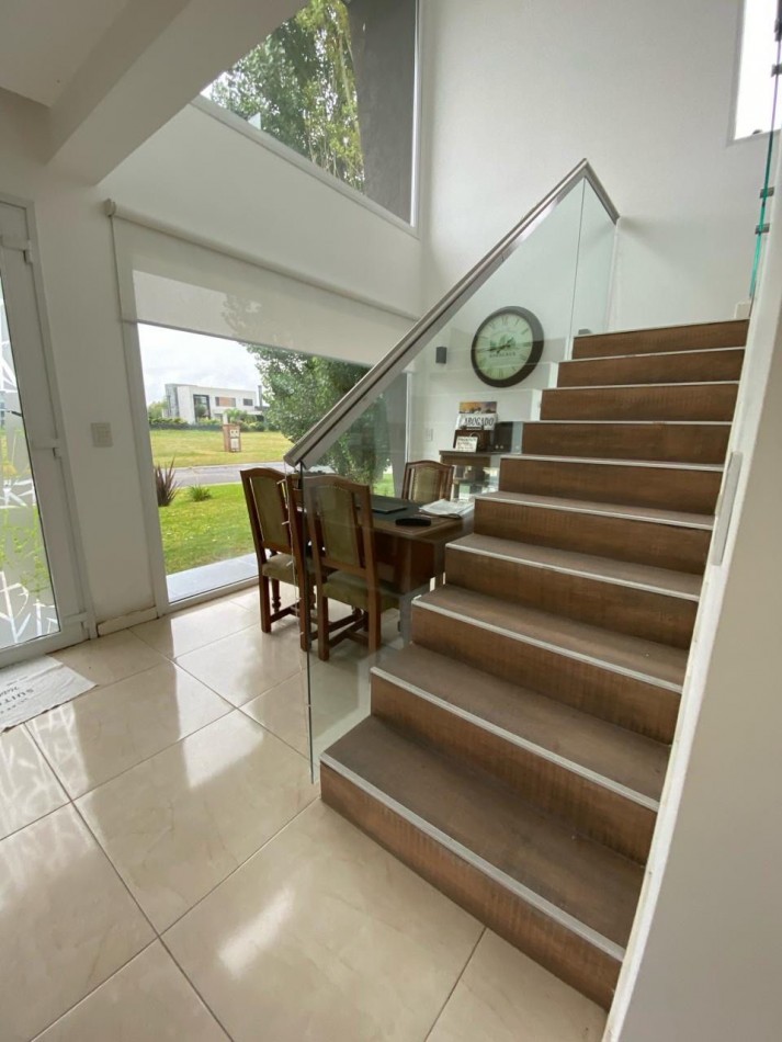 EL REBENQUE - Casa estilo moderno, superluminosa. Posibilidad de Permuta