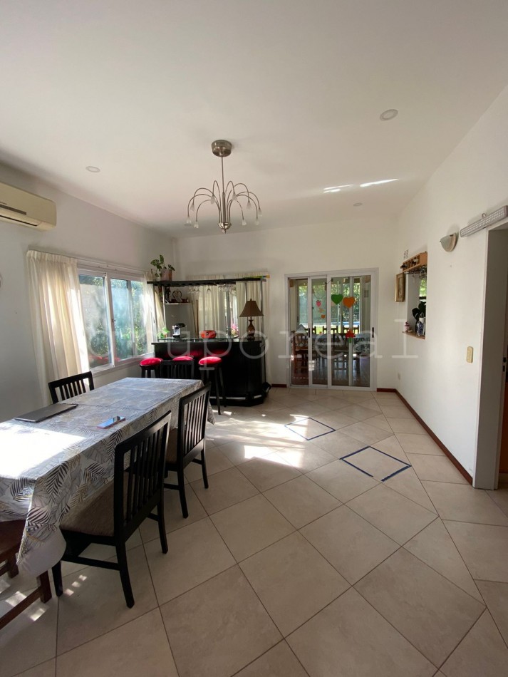 EL OMBU - Casa con dormitorios en Planta Baja - Hermoso parque