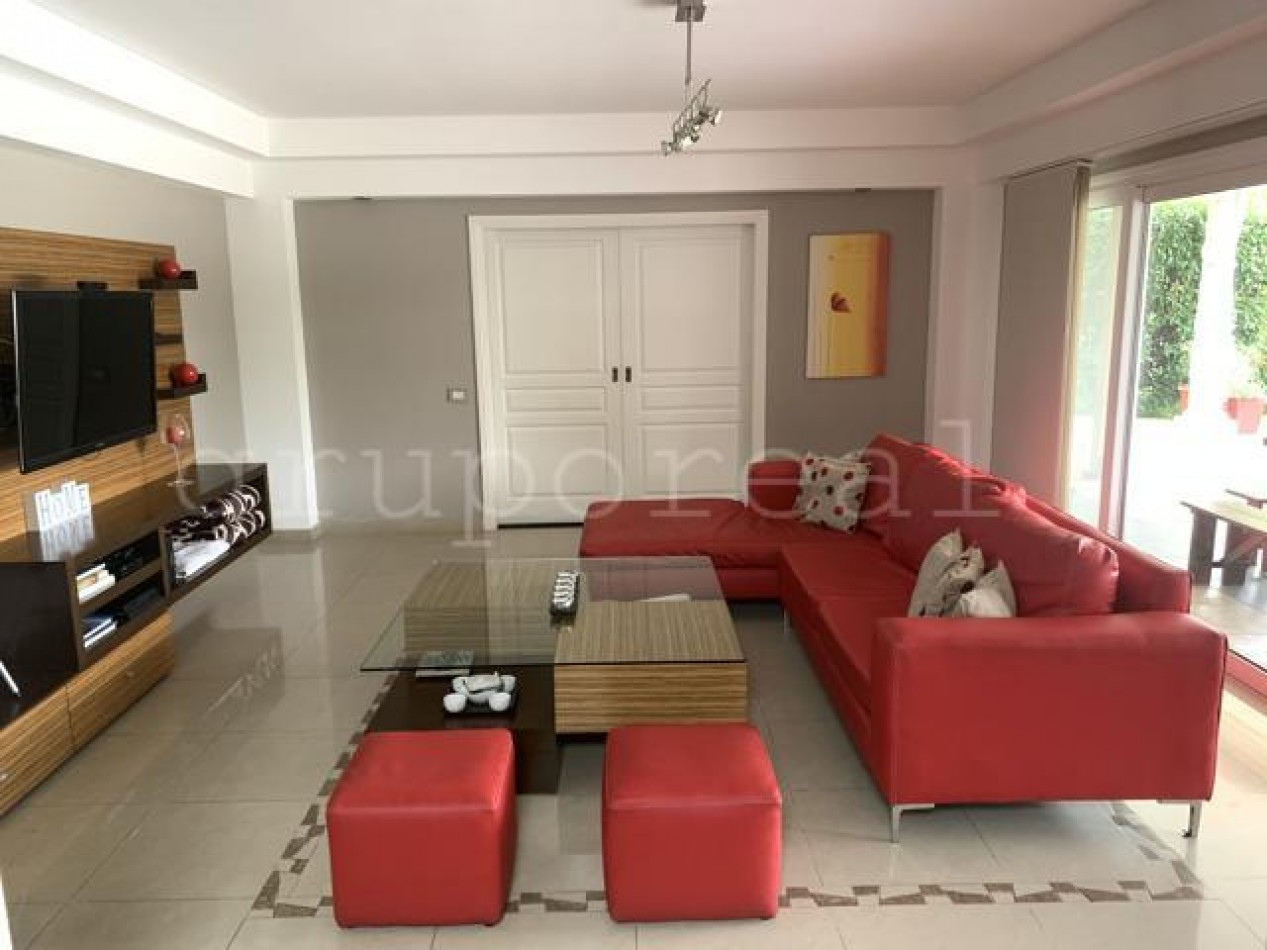 EL ROCIO - Excelente propiedad a la venta 4 dormitorios + escritorio