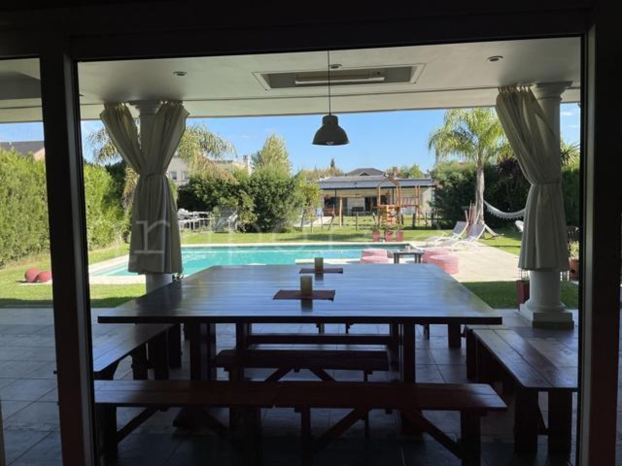 EL ROCIO - Excelente propiedad a la venta 4 dormitorios + escritorio